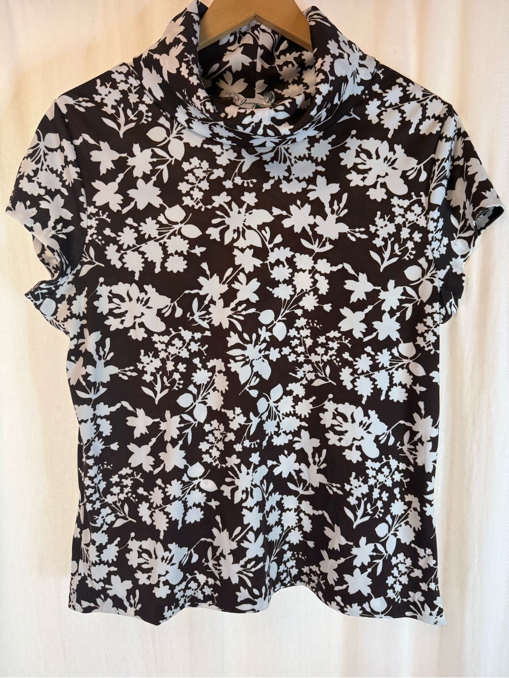 Black & White Floral Short-Sleeve Mock Neck Tee